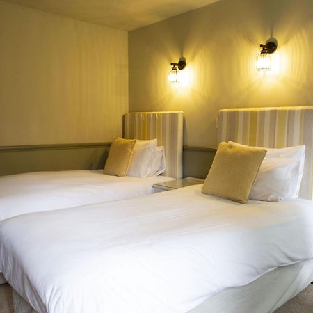 Ye Old Boote Inn Whittington  Екстер'єр фото