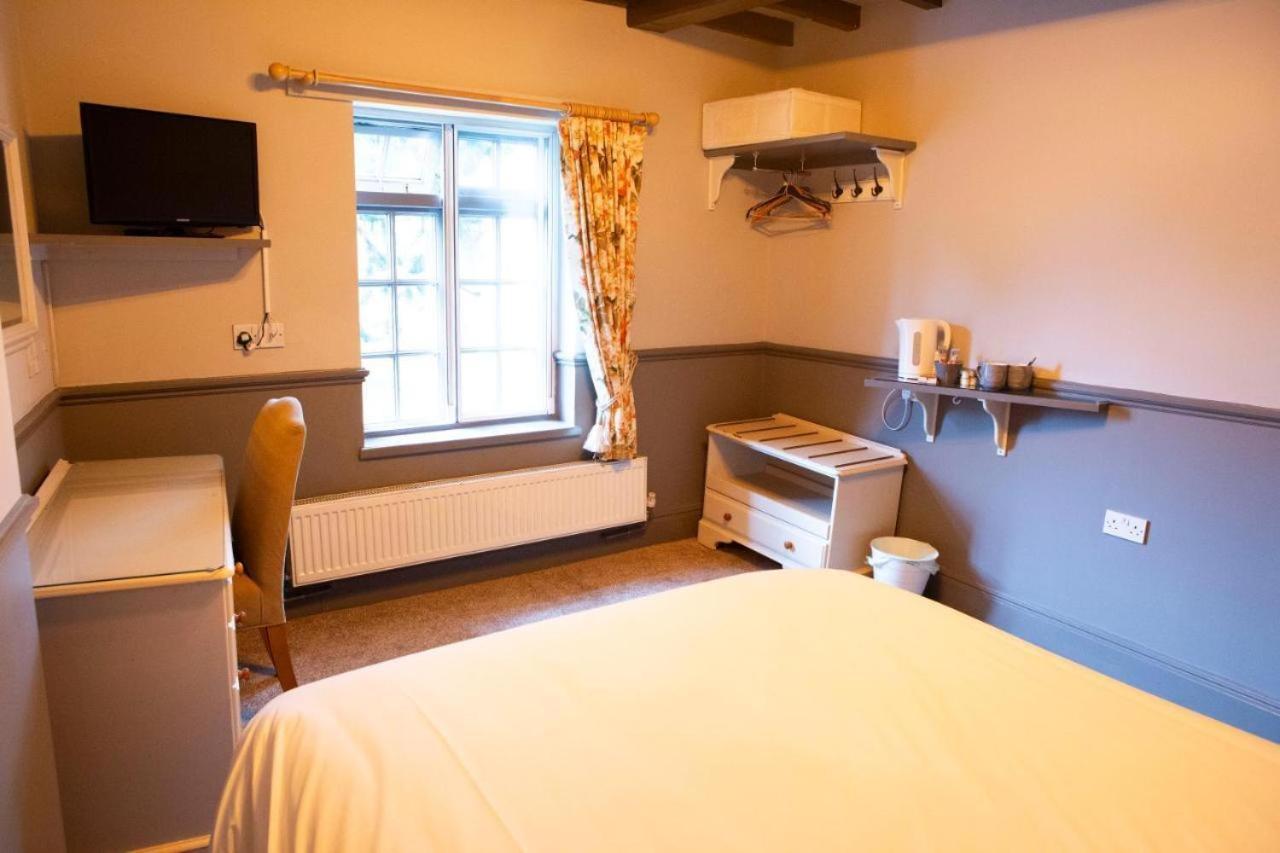 Ye Old Boote Inn Whittington  Екстер'єр фото
