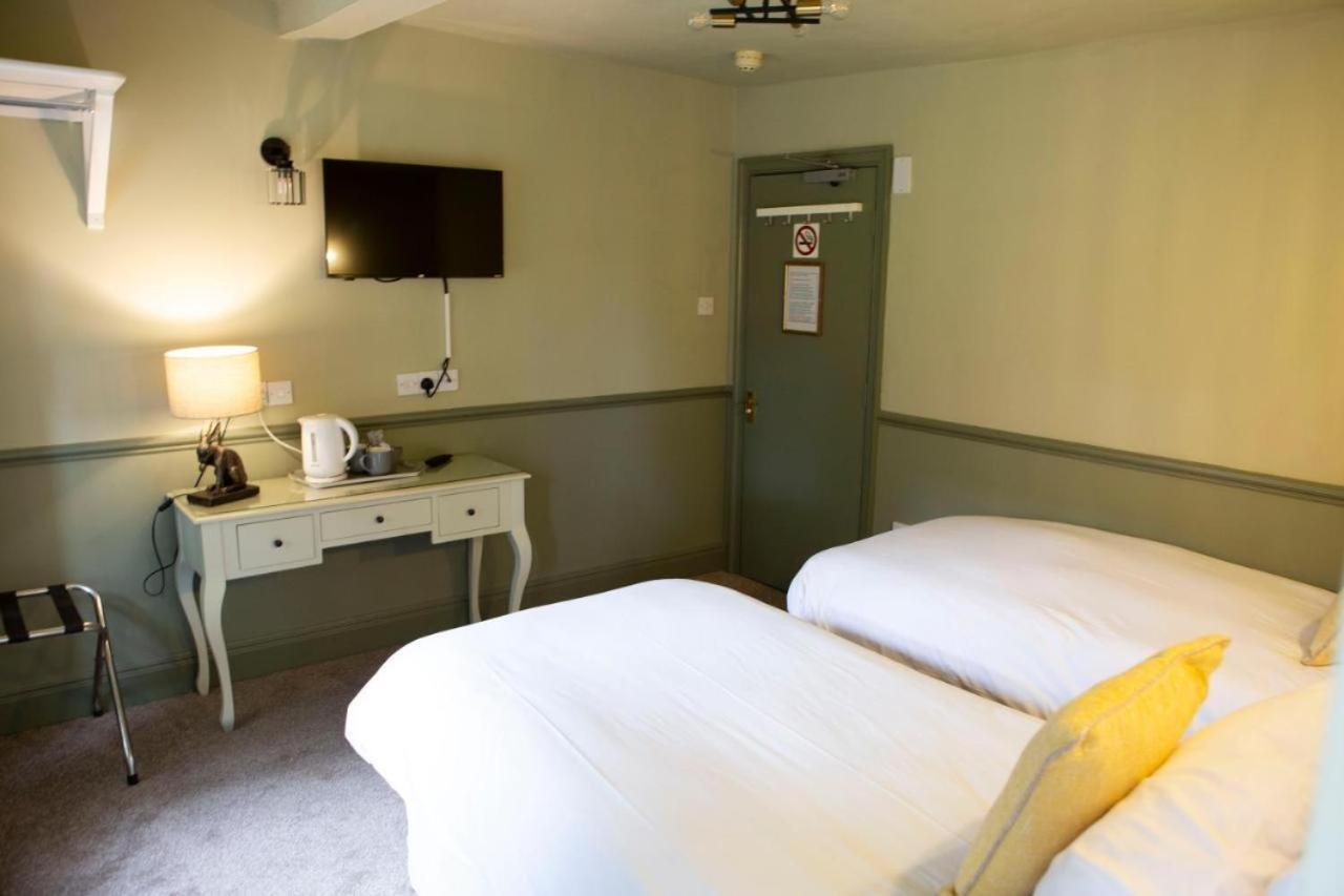 Ye Old Boote Inn Whittington  Екстер'єр фото
